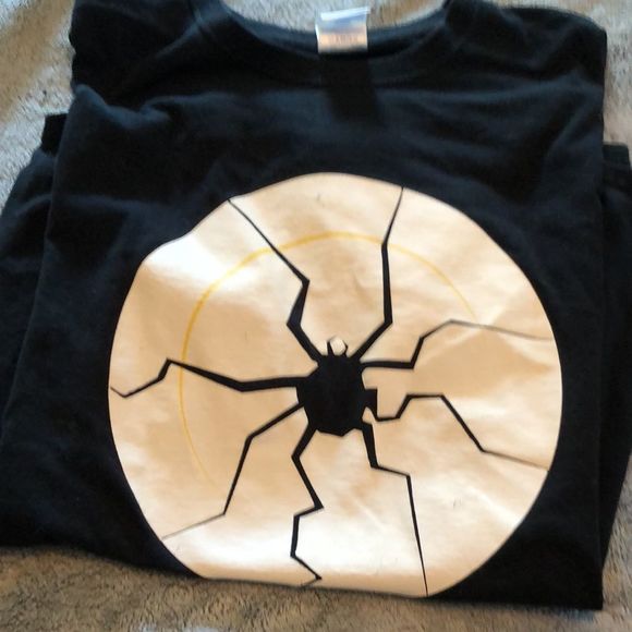 Gildan Halloween tshirt sz large Spider/Moon/All Hallows Eve black,white/yellow - Picture 7 of 15